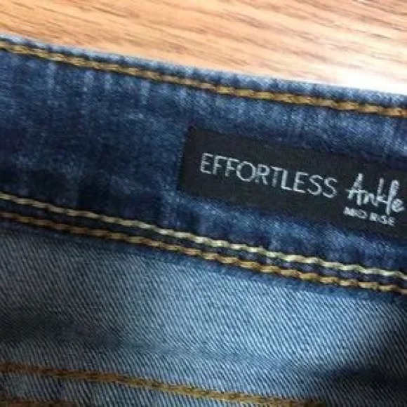 LN KENSIE EFFORTLESS ANKLE MID-RISE ANKLE JEANS. 💞💞💞 - Picture 4 of 7